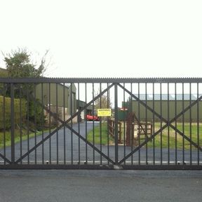 auto cantilever gates